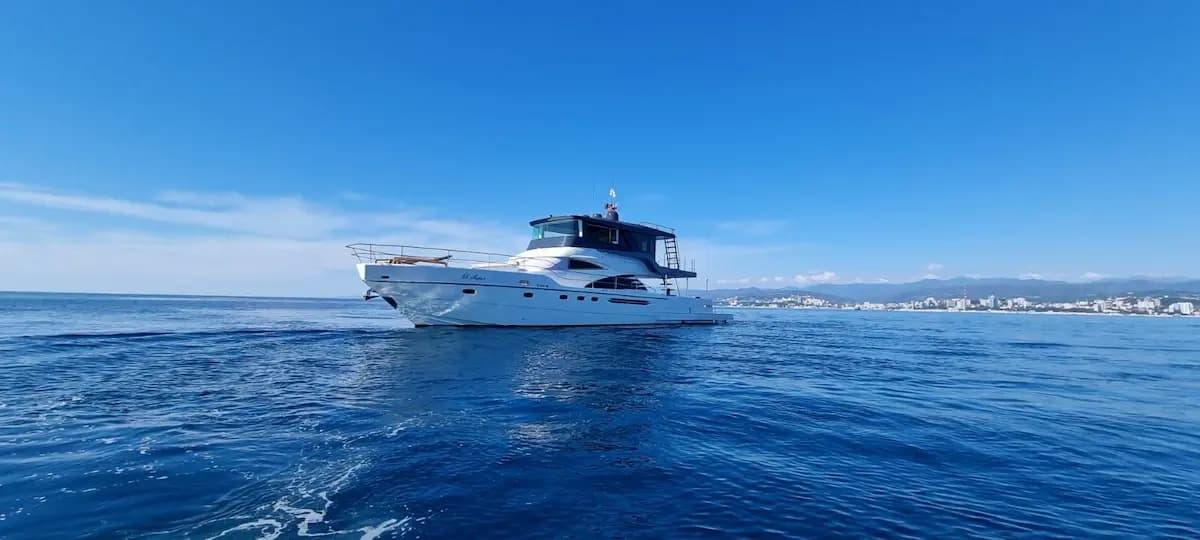 Моторная яхта Святая Мария Моторная яхта Святая Мария